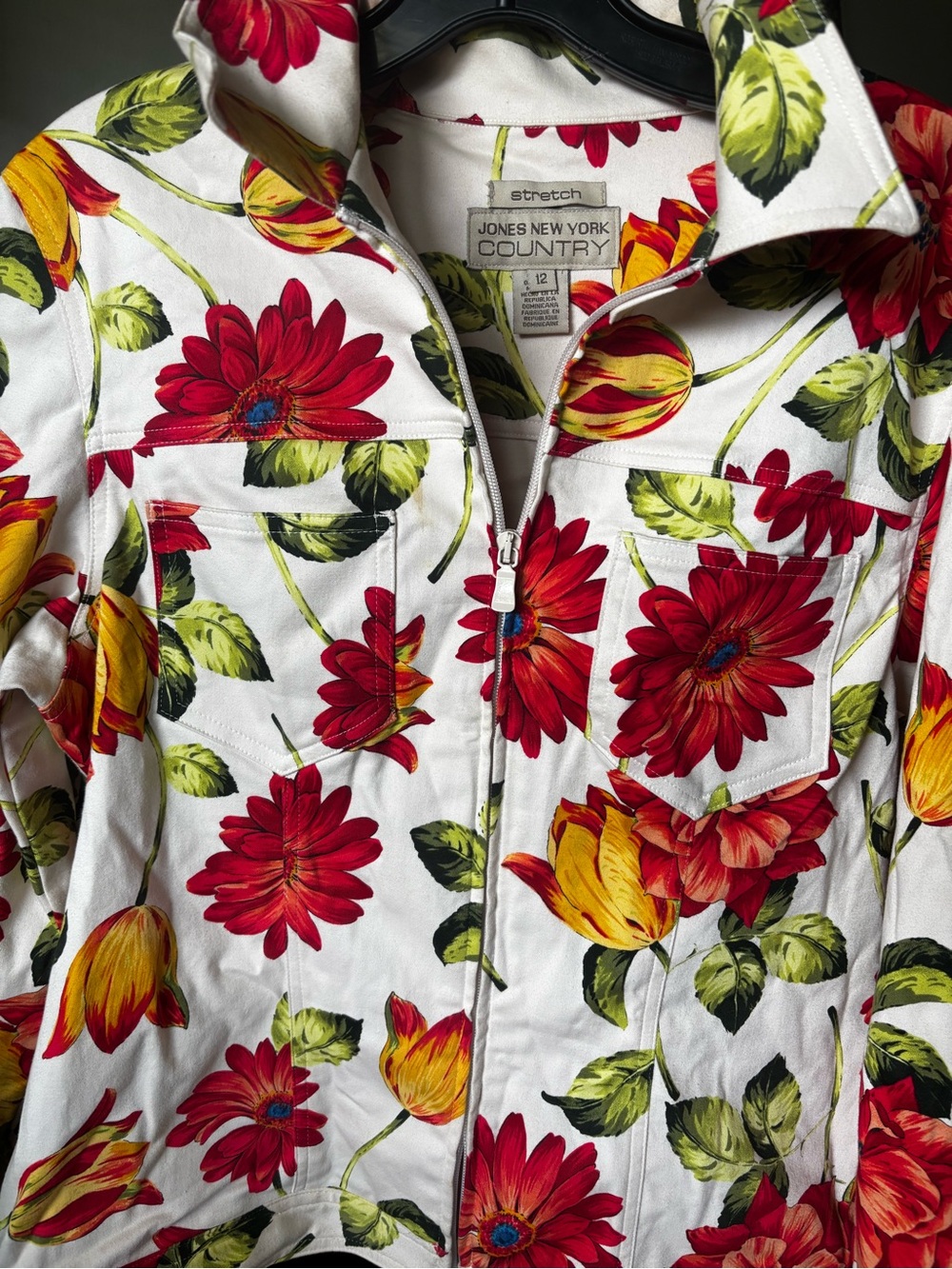 VTG Jones New York Country stretch zip jacket features a vibrant red and yellow